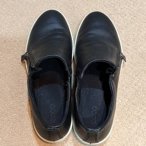 Ecco casual zip-close slip-on shoes (like new)